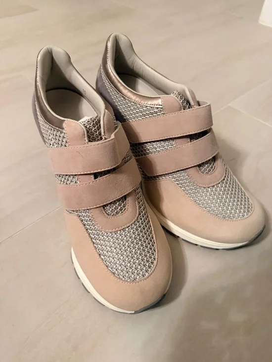 Women’s Suede & Mesh Velcro Sneakers in Blush Pink- NEW NO BOX - Picture 2 of 9